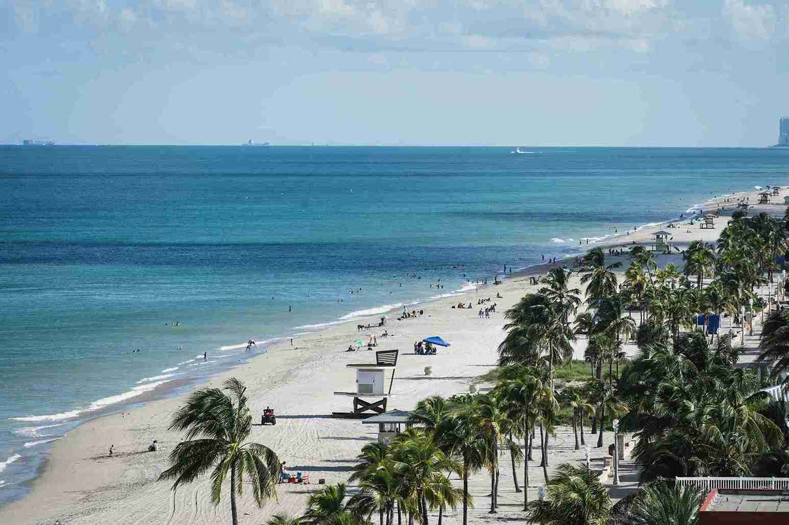 Hollywood Beach (ยฉZachary Kadolph)