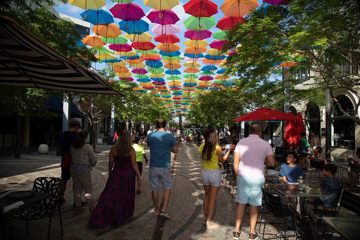 Giralda Plaza in Coral Gables (Photo courtesy of the GMCVB โ https://Miami andBeaches.com)