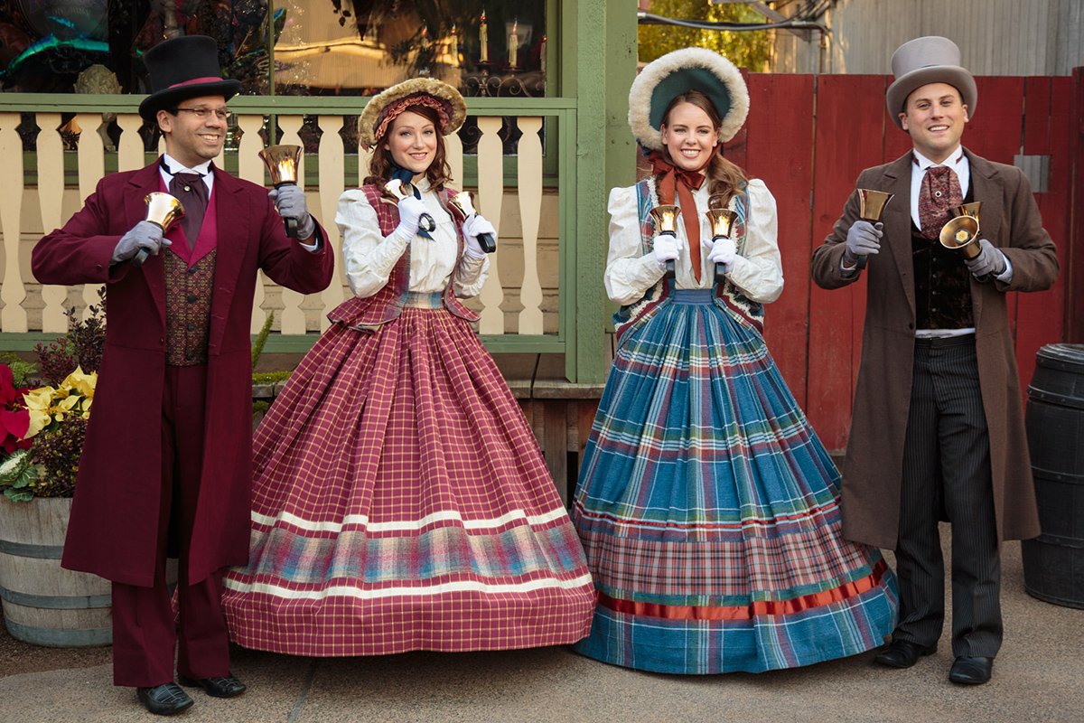 Calico Carolers (Courtesy Knott's Berry Farm)