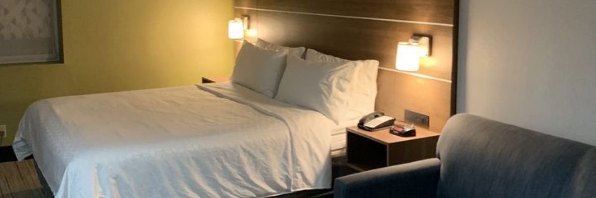 Holiday Inn Express Los Angeles Downtown West (©Luke H Yelp)