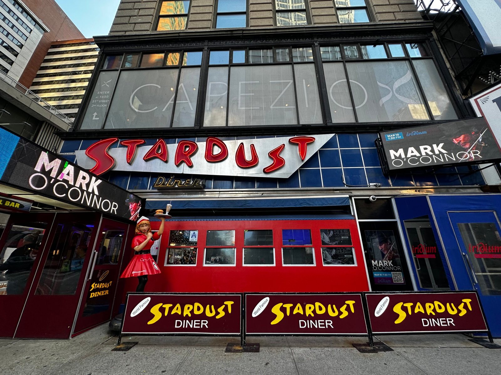 Ellen's Stardust Diner (ยฉMelanie Lee)