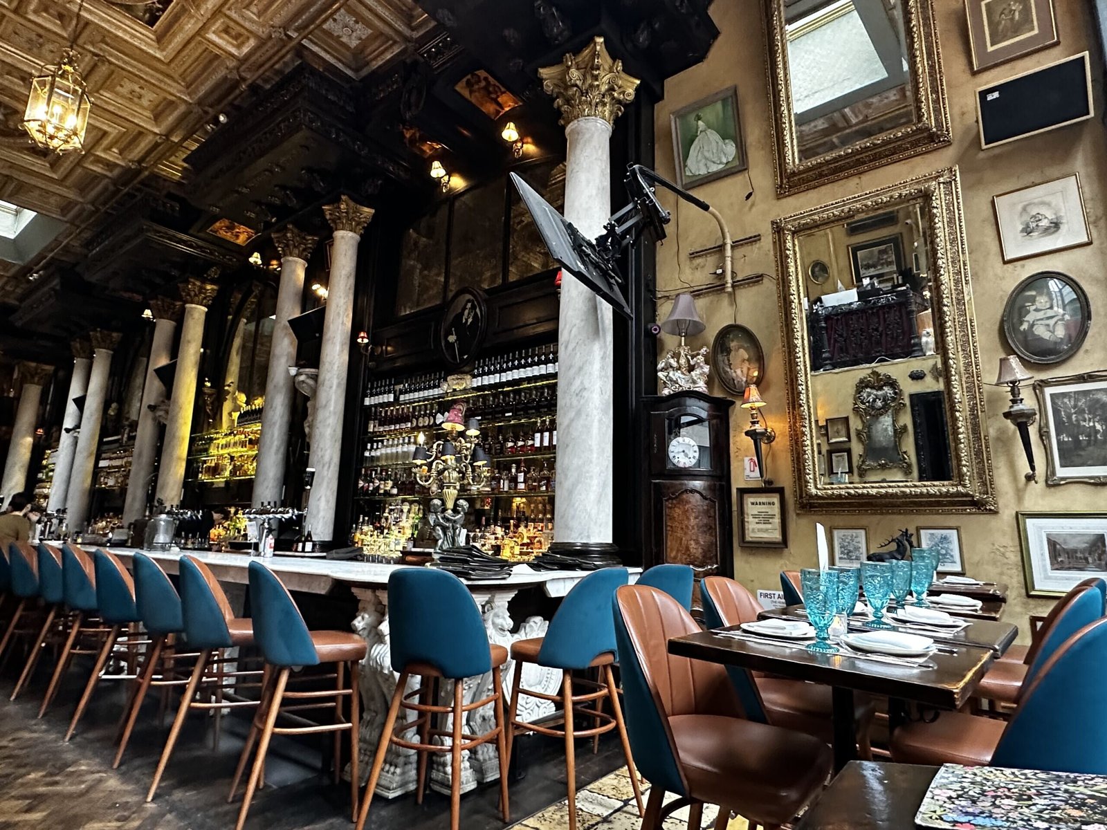 Lillie's Victorian Establishment (ยฉMelanie Lee)