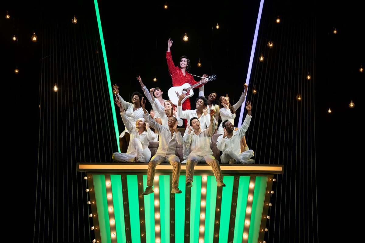 A Beautiful Noise, The Neil Diamond Musical (ยฉJulieta Cervantes)
