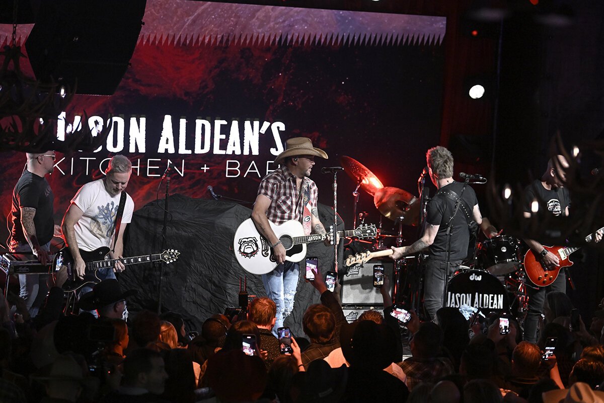 Jason Aldean Celebrates The Grand Opening Of New Jason Aldean's Kitchen + Bar On The Las Vegas Strip (ยฉBryan Steffy/Getty Images)