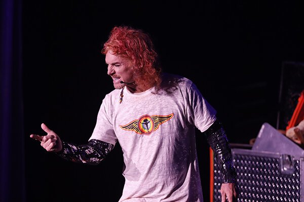 Carrot Top (ยฉFotoBob.com)