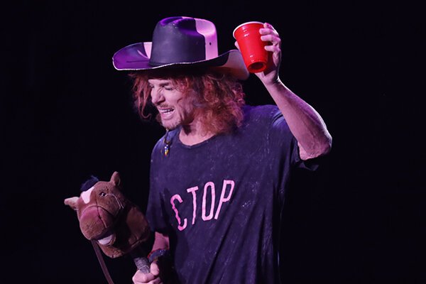 Carrot Top (ยฉFotoBob.com)