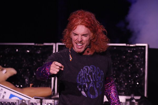 Carrot Top (ยฉFotoBob.com)