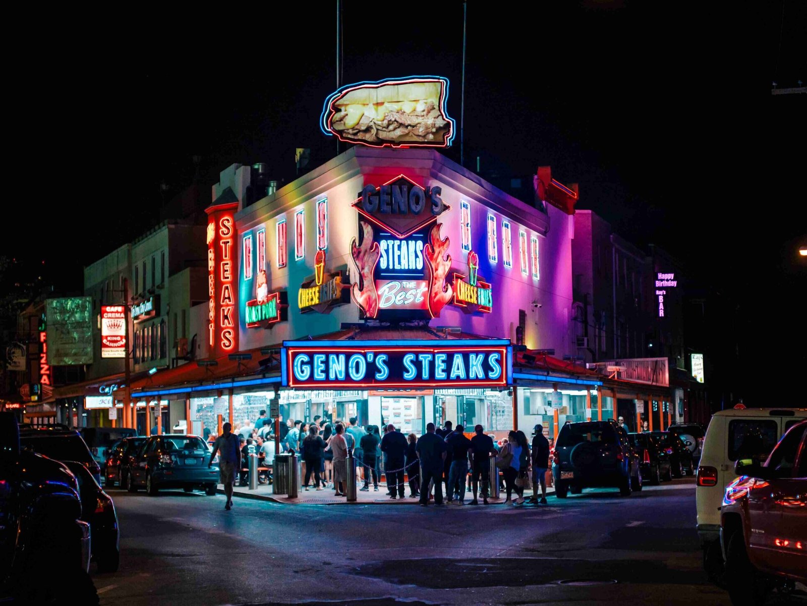 Geno's Steaks (Photo by P. Meyer for ©VISIT PHILADELPHIA®)