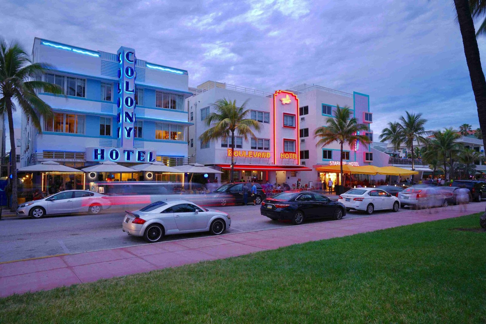 Miami Hotel (ยฉTuan Nguyen)