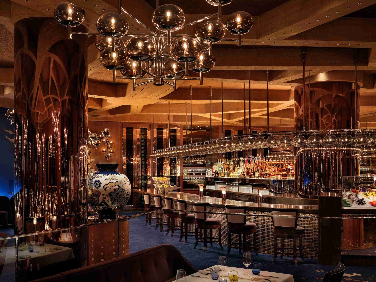 Bar at PISCES Bar & Seafare (©Brandon Barre)