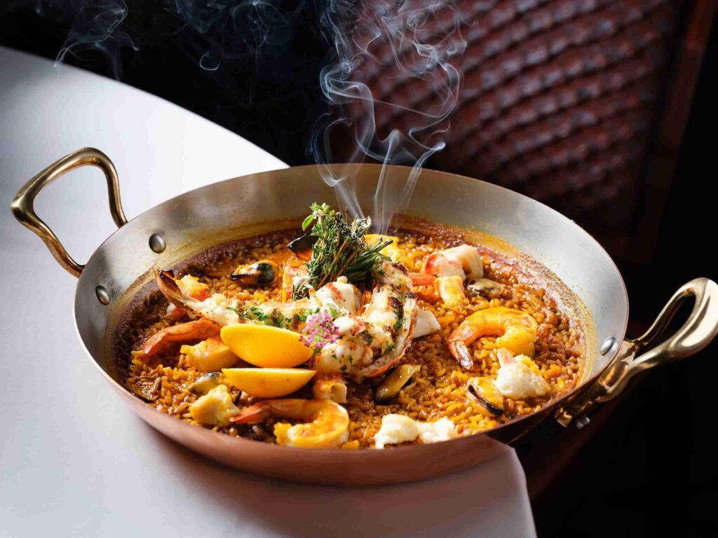 Paella at PISCES Bar & Seafare (©Steve Legato)