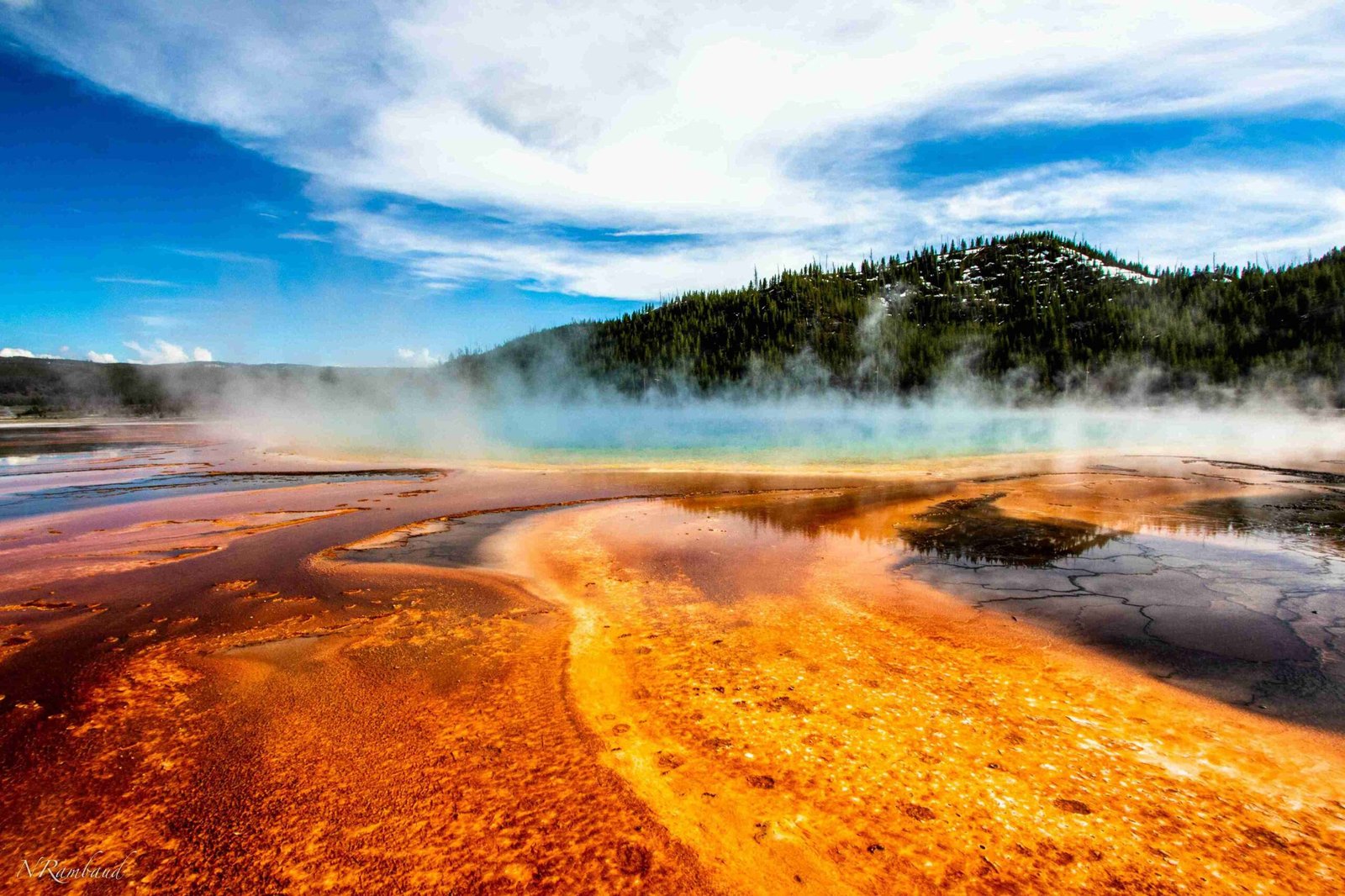 Yellowstone National Park (ยฉNicolasintravel)