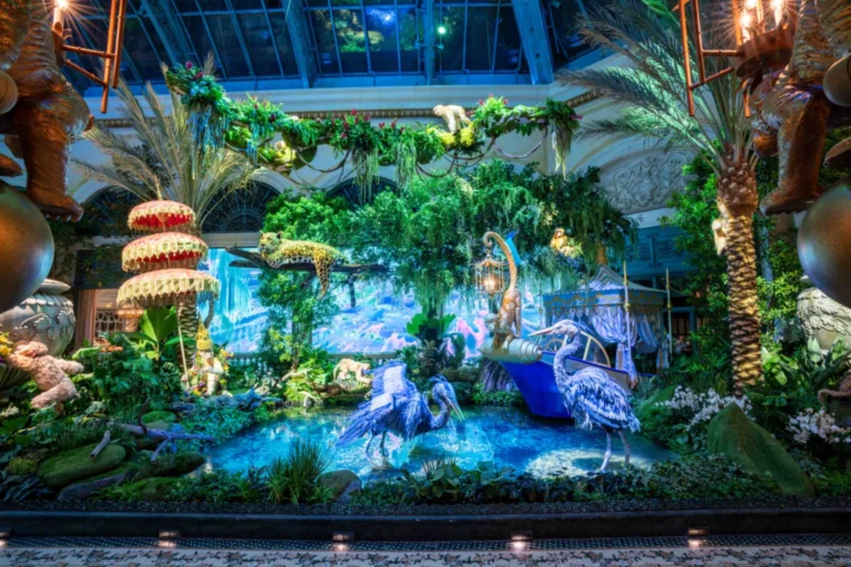 jpeg optimizer Bellagio Conservatory Summer 2022 North Bed 20220531144858629 scaled 1 768x512